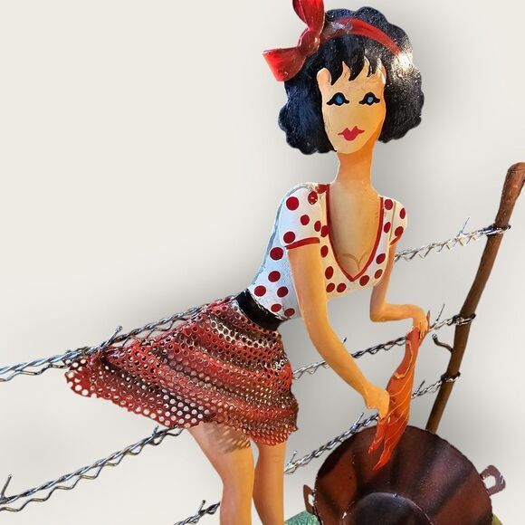 Pin Up Retro Hanging Laundry Housewife Metal Wire Art - Picture 2 of 5